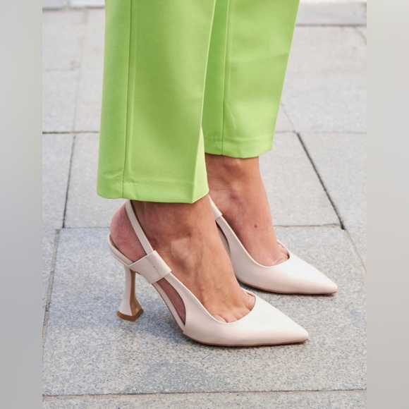 Ecru Matte Color 8 Size Leather Pumps - Pointed Toe Shoes - Picture 3 of 15